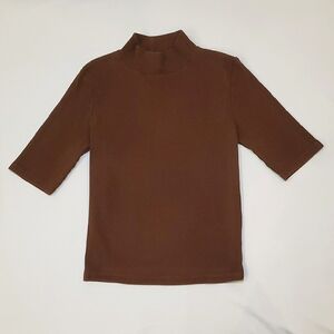 Brown Mock-Neck Ribbed Quarter Sleeve Top